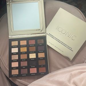 New iconic London booming and gleaming eyeshadow palette